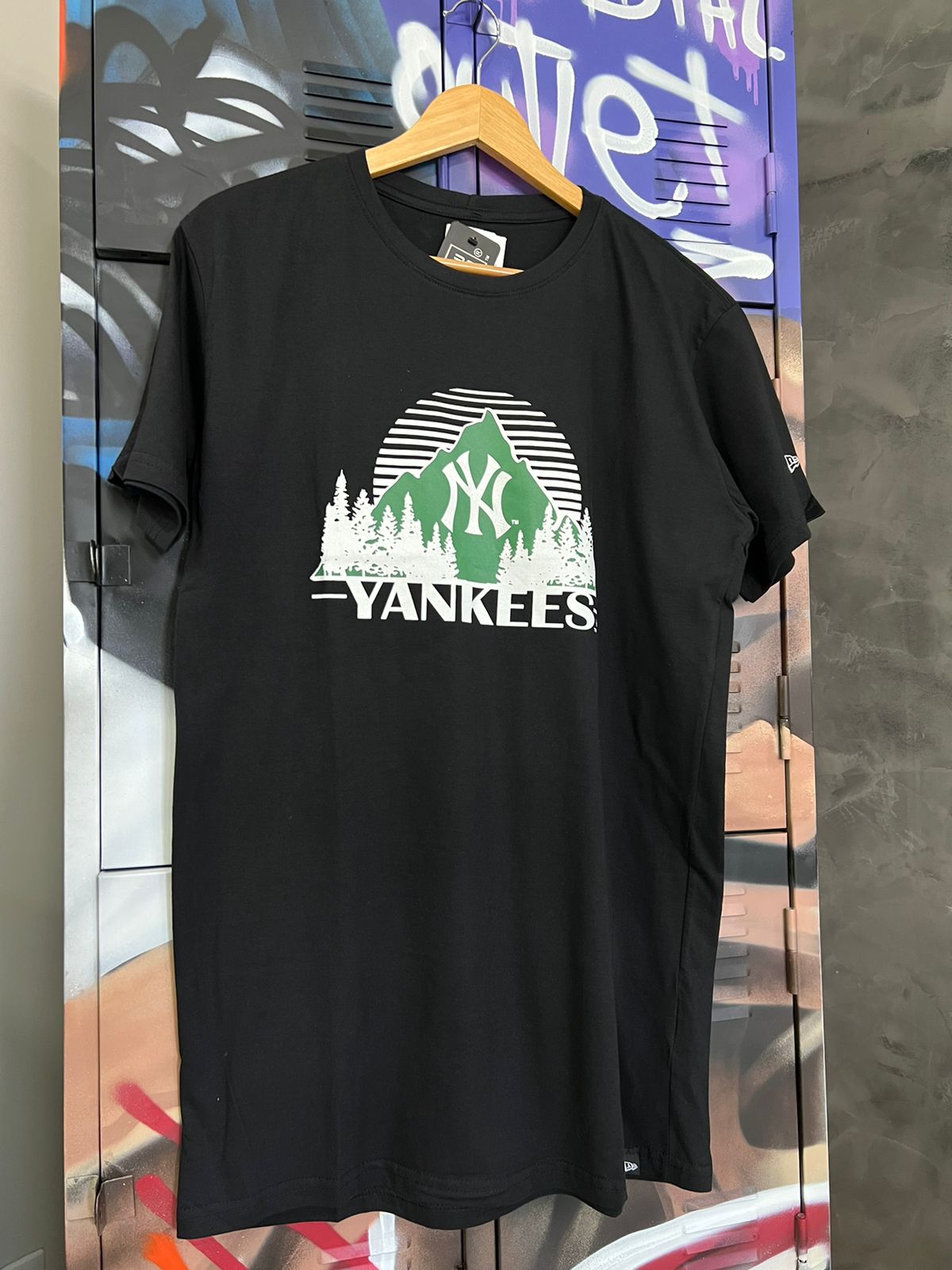 Camiseta New Era Preto