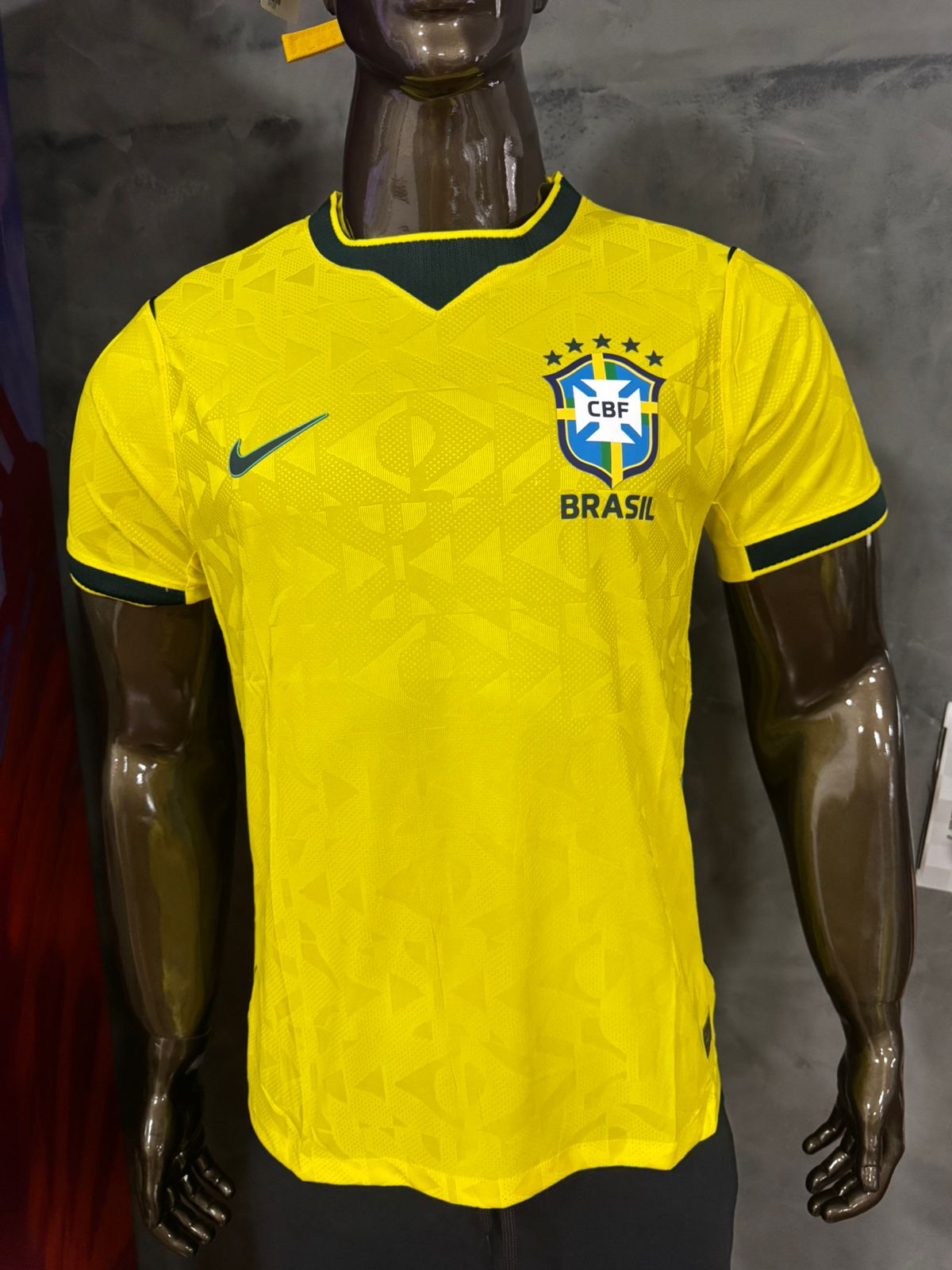 Brasil I 2026/27 Modelo Jogador Nike Amarela