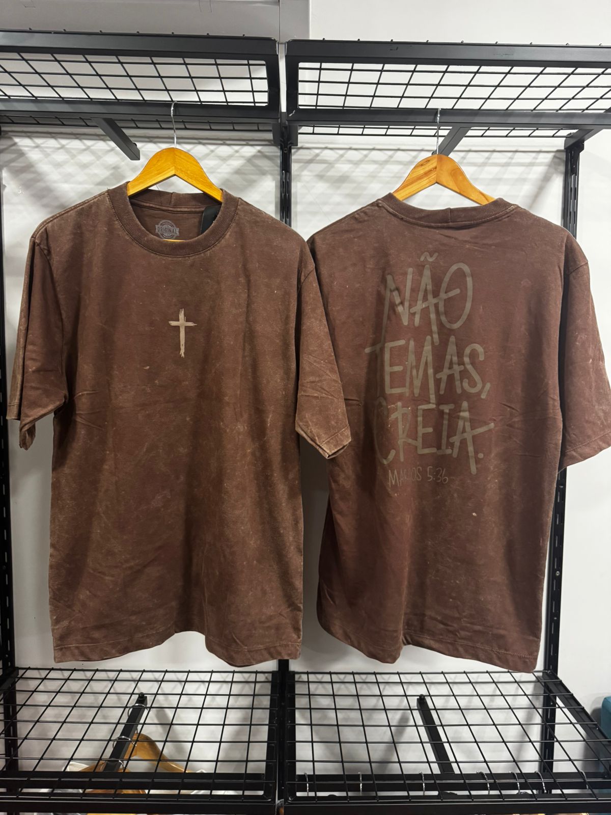 Camiseta Overzise Linha Cristã Marrom