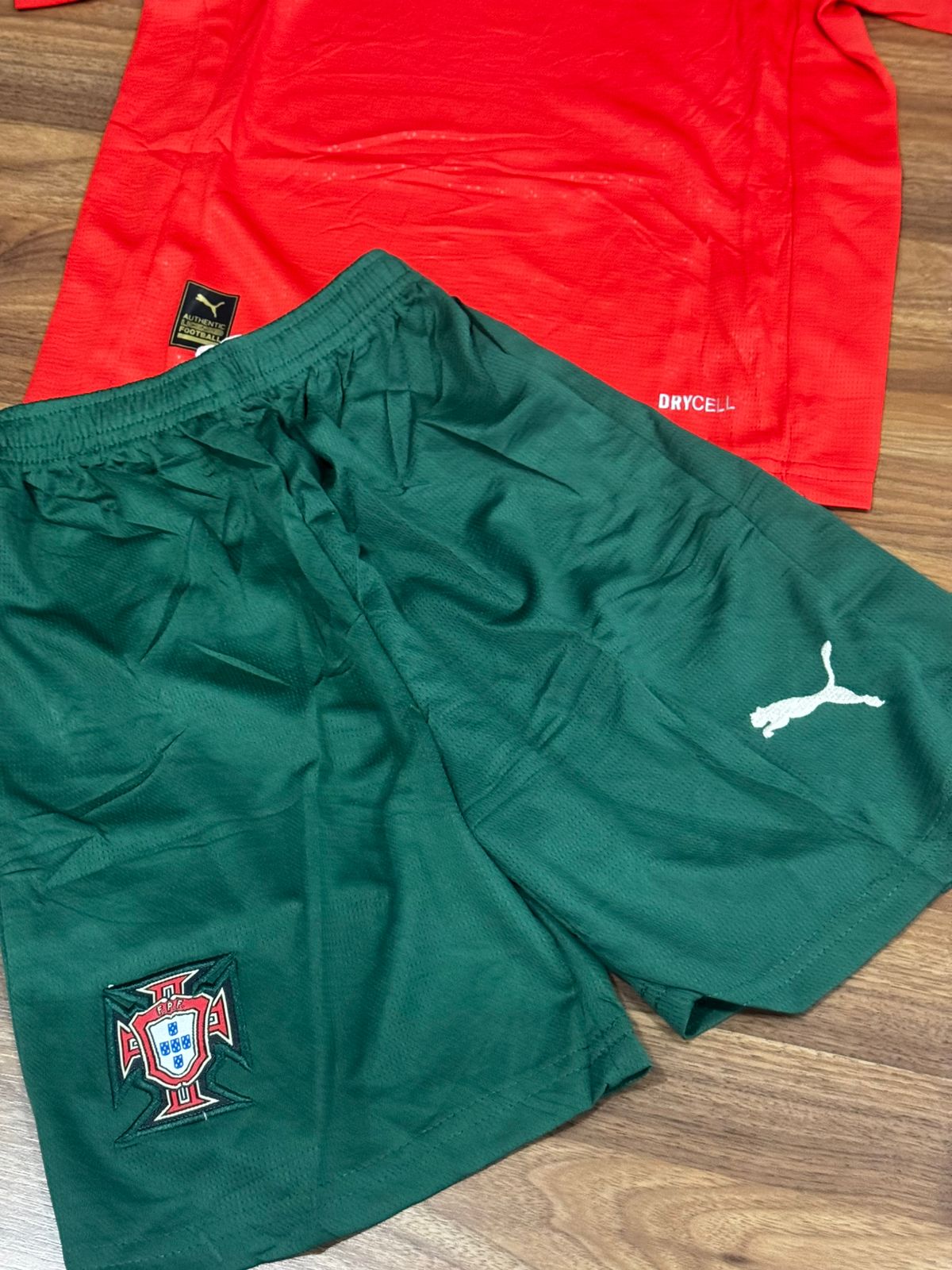 Conjunto Infantil Portugal 2025 Puma Vermelha