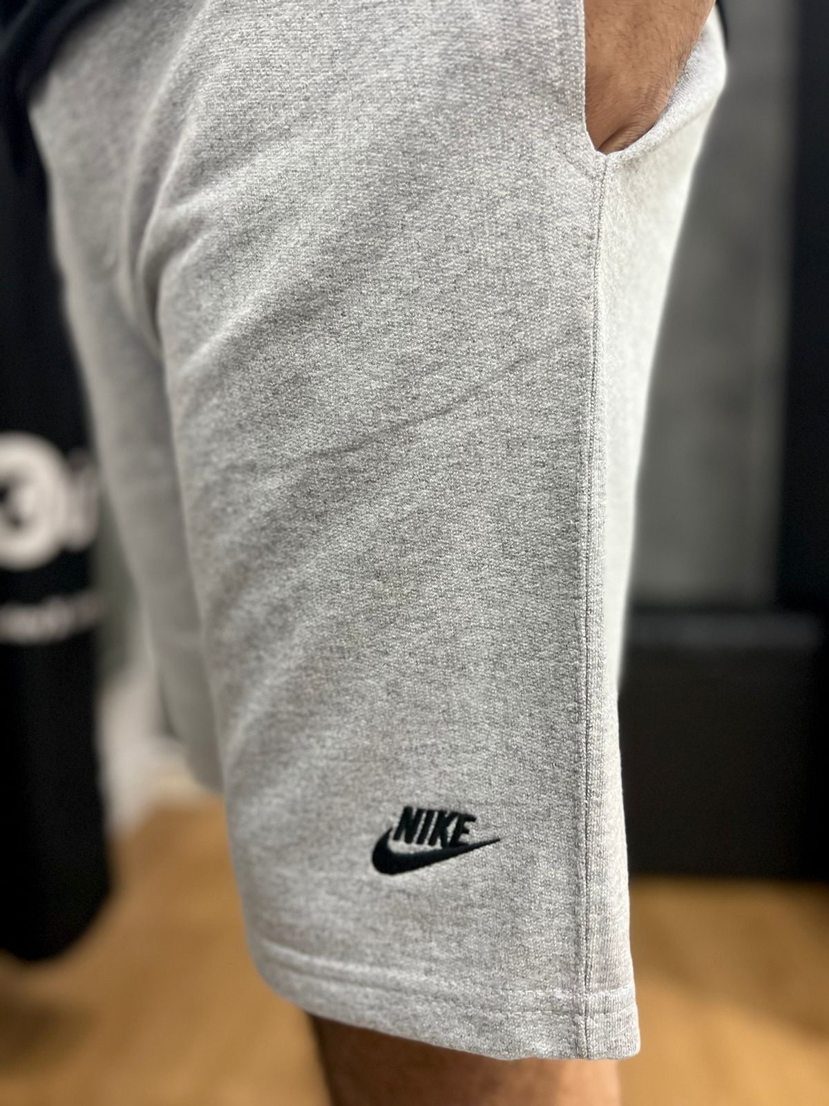 Bermuda Moletom Nike Cinza