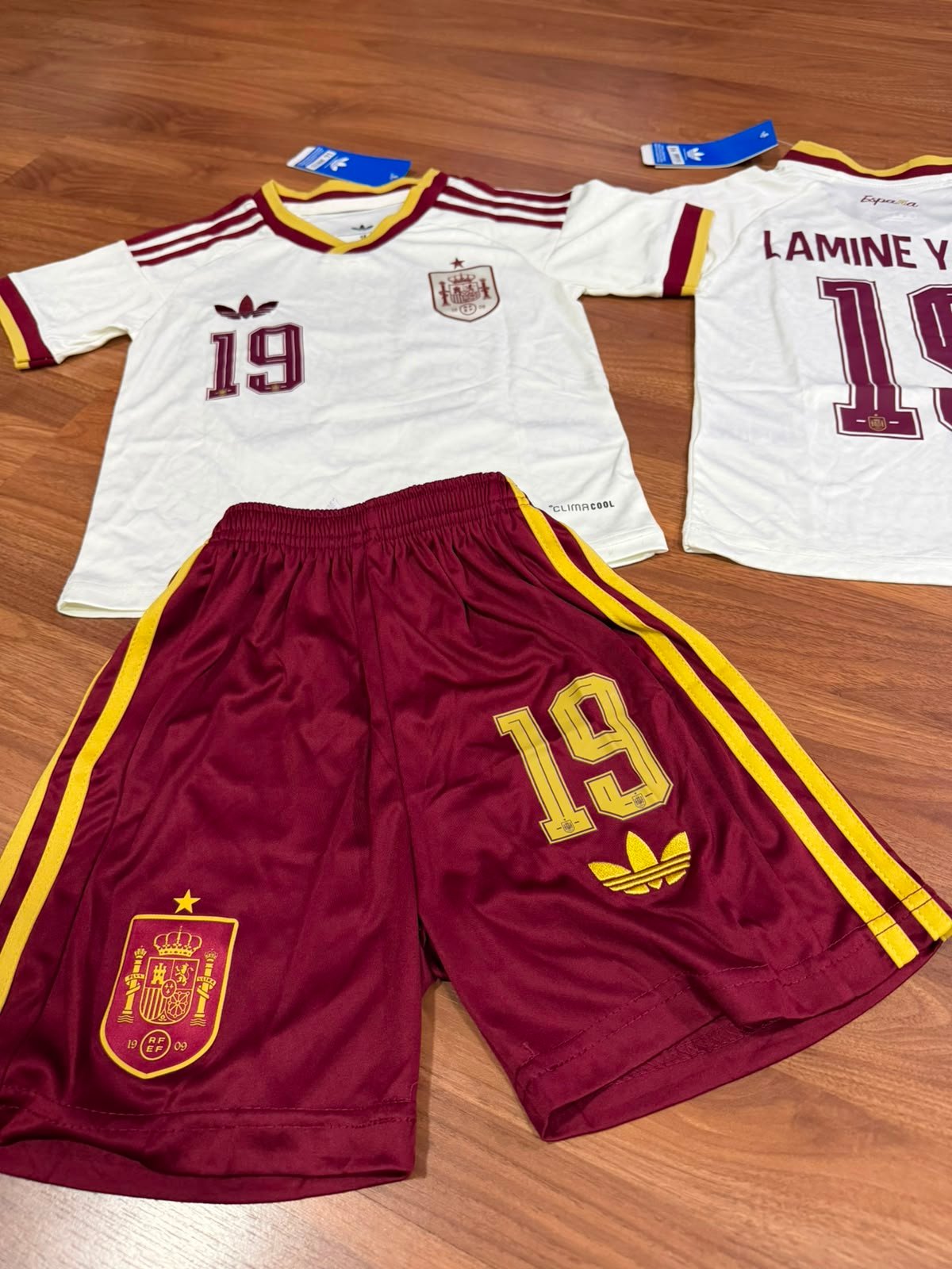 Conjunto Infantil Seleção Espanha II 2026 Adidas Branco
