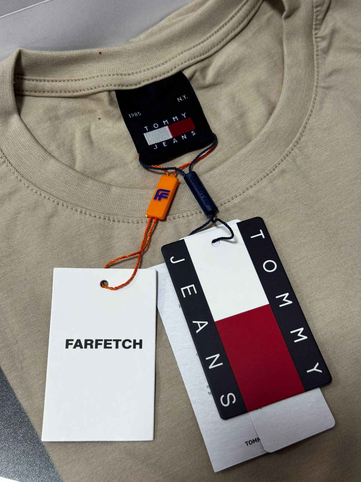 Camiseta Seda Pima Tommy Bege