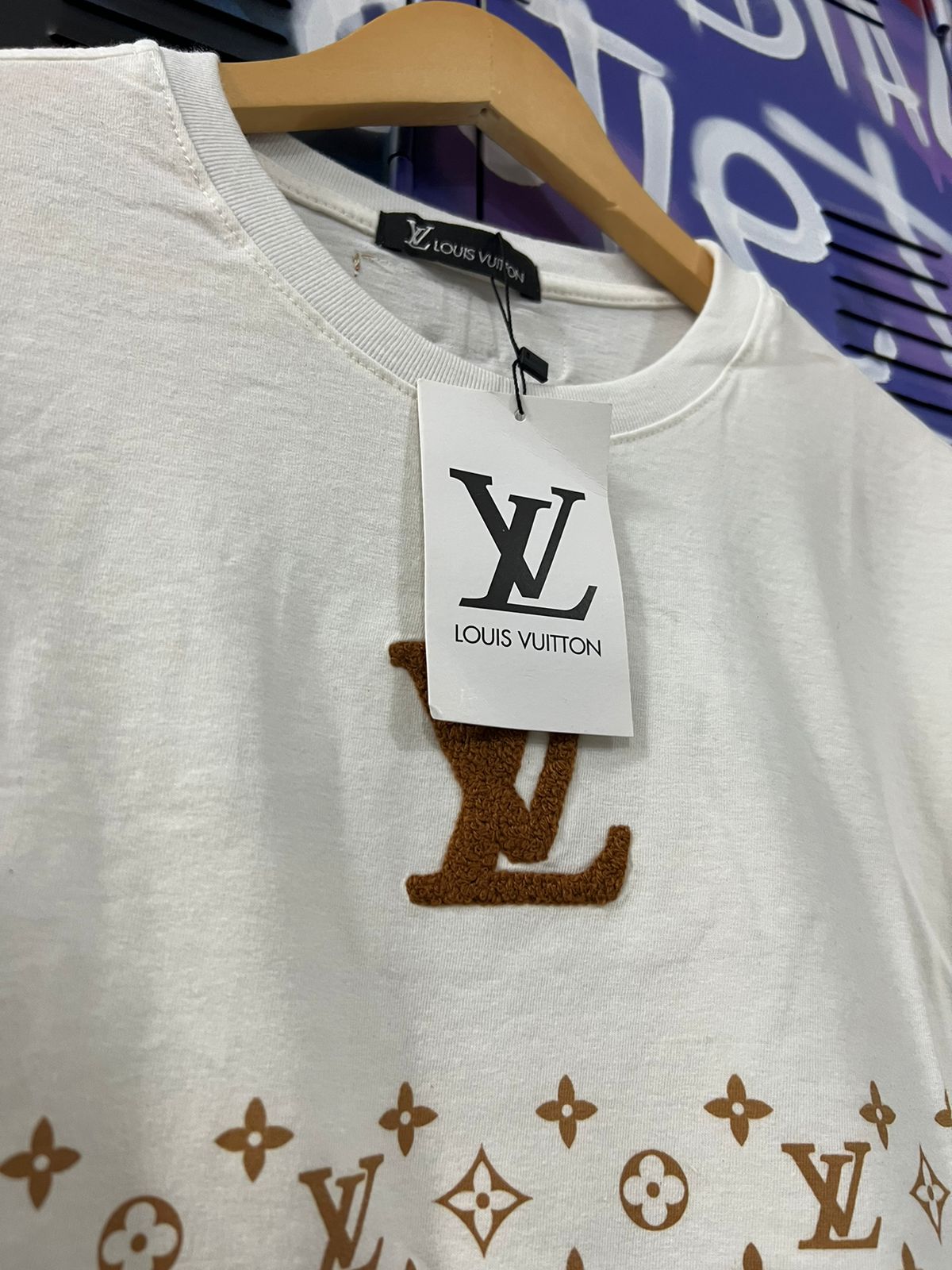 Camiseta Linha Griff Louis Vuitton Bege