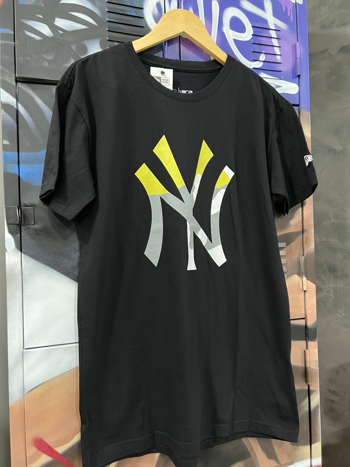 Camiseta New Era Preto