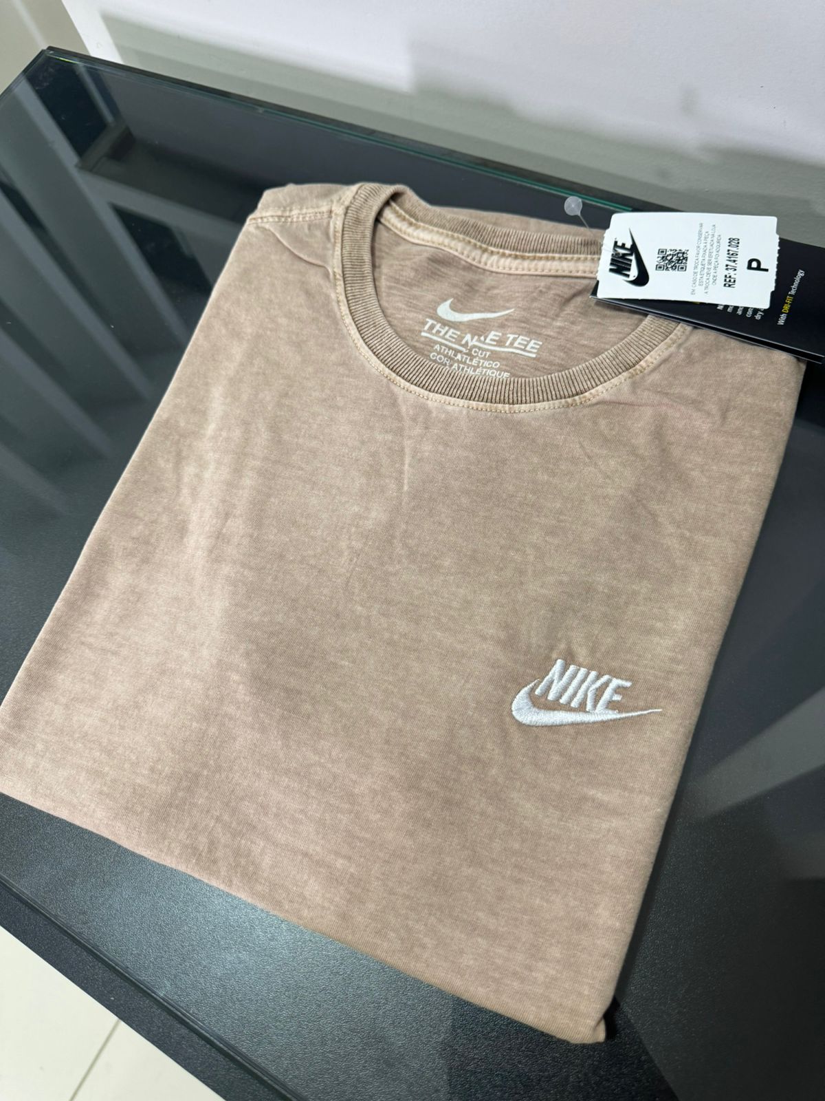 Camiseta Estonada Nike Bege