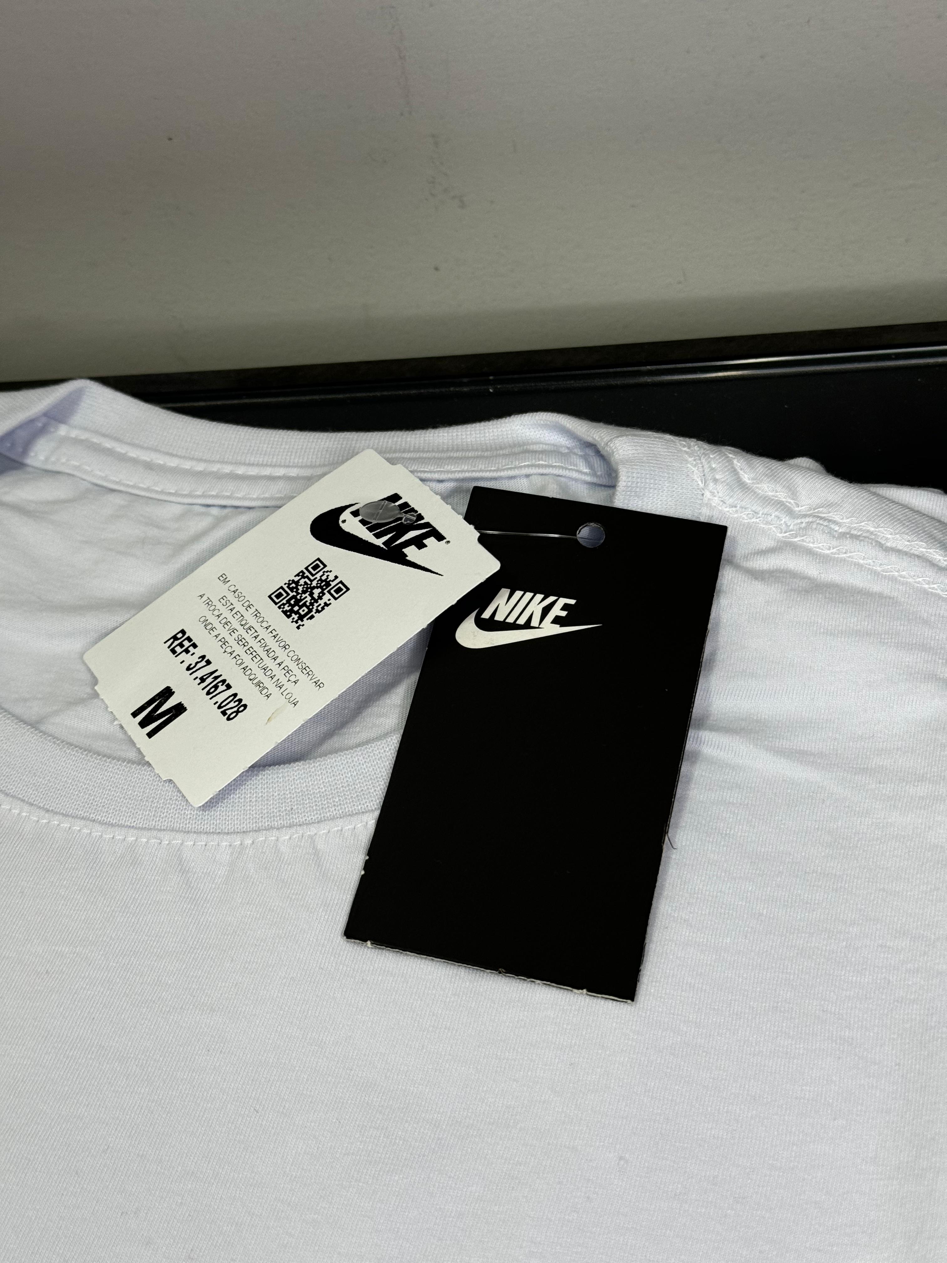 Camiseta Estonada Nike Branca