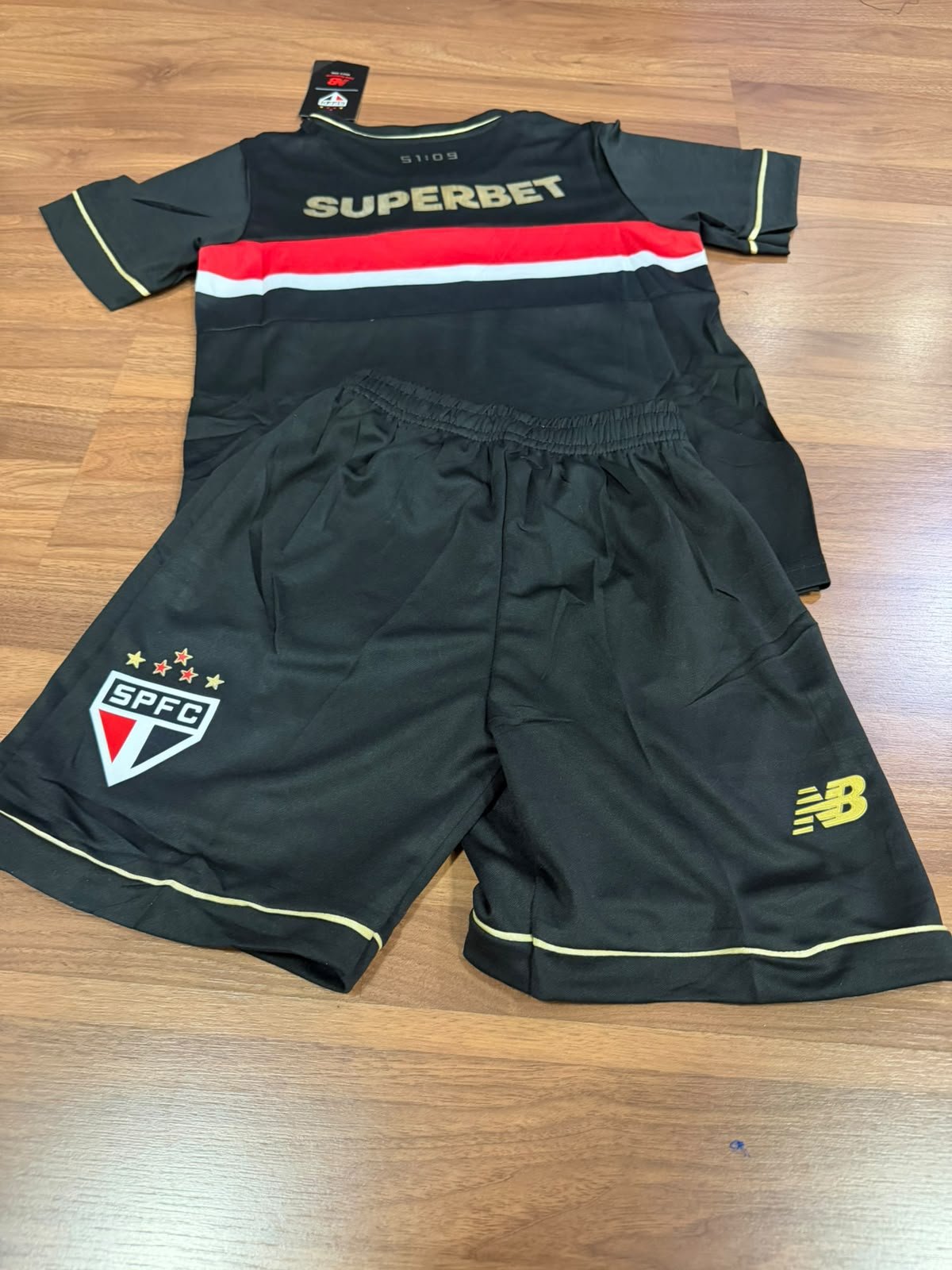 Conjunto Infantil São Paulo III 25/26 New Balance Preto