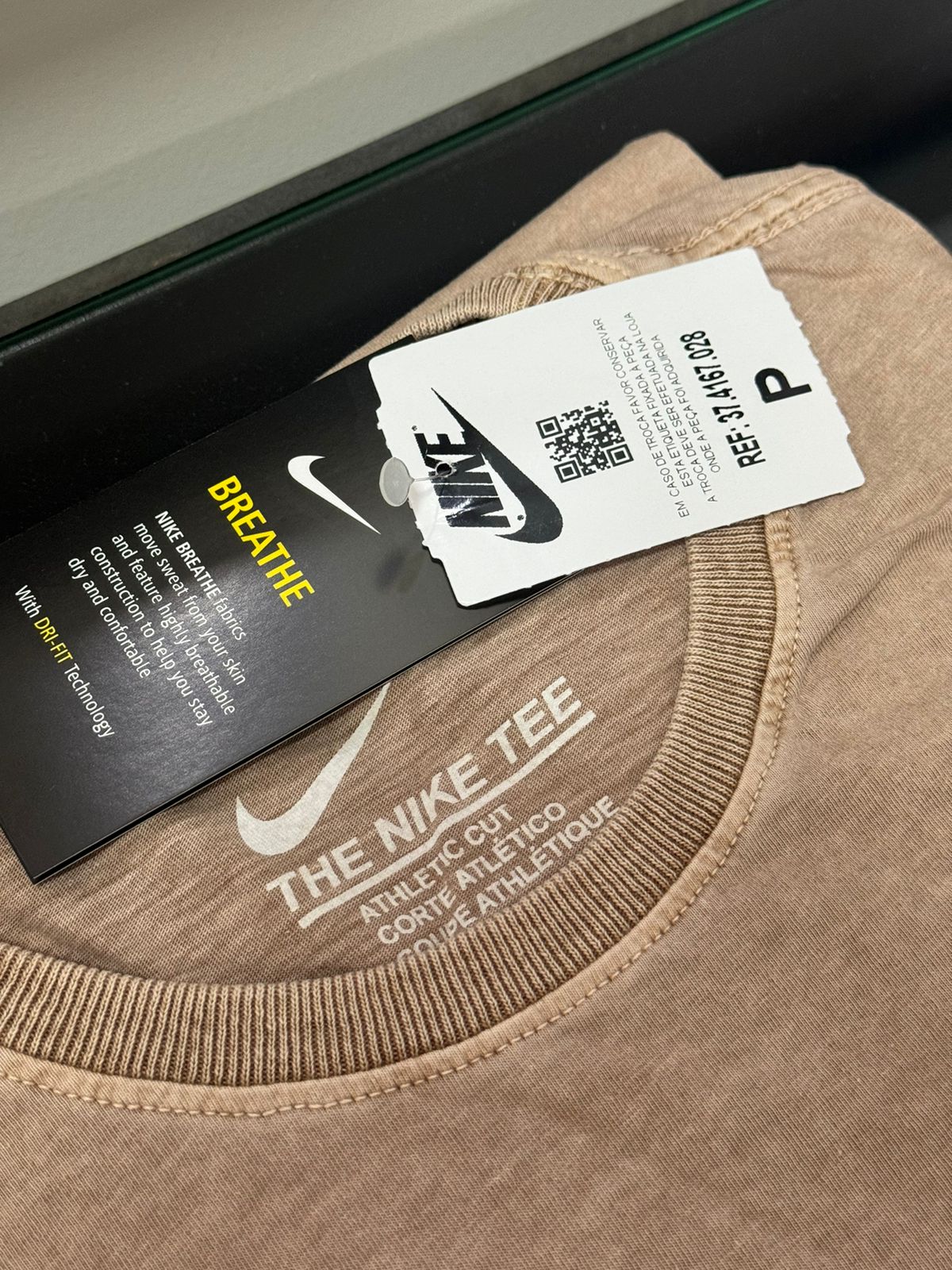 Camiseta Estonada Nike Bege