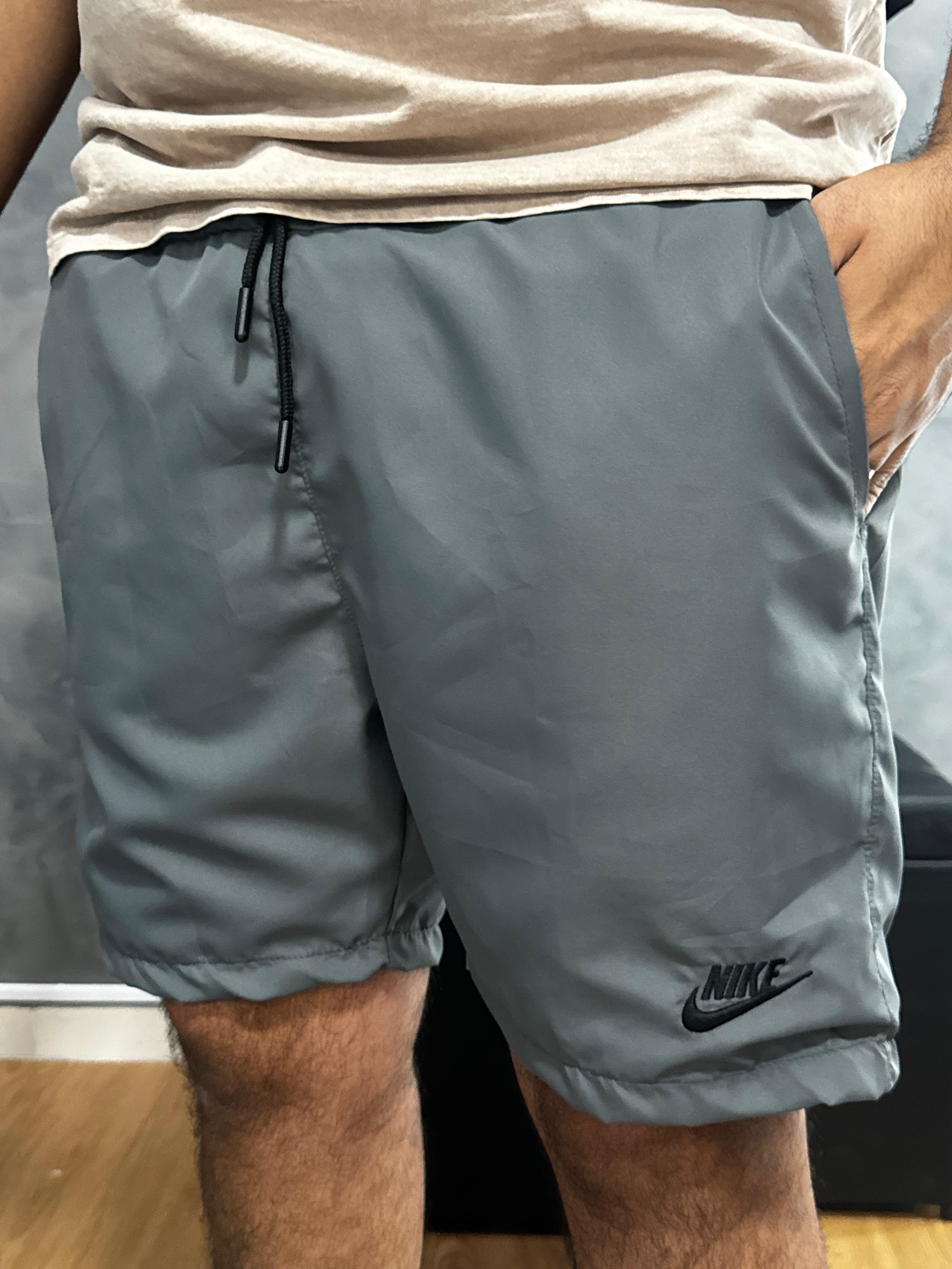 Shorts Forrado Nike Cinza