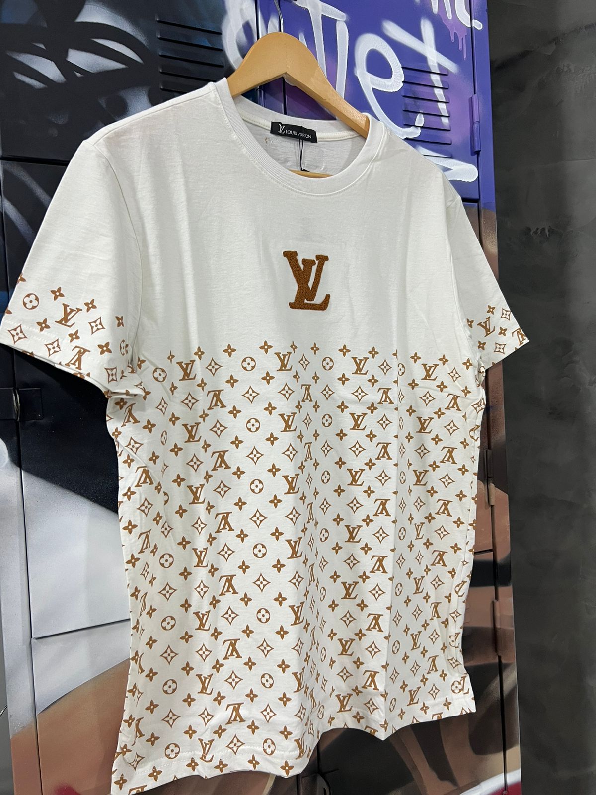 Camiseta Linha Griff Louis Vuitton Bege