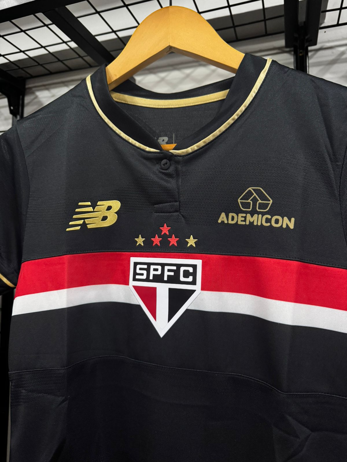 Modelo Jogador São Paulo III 25/26 Feminina New Balance Preto