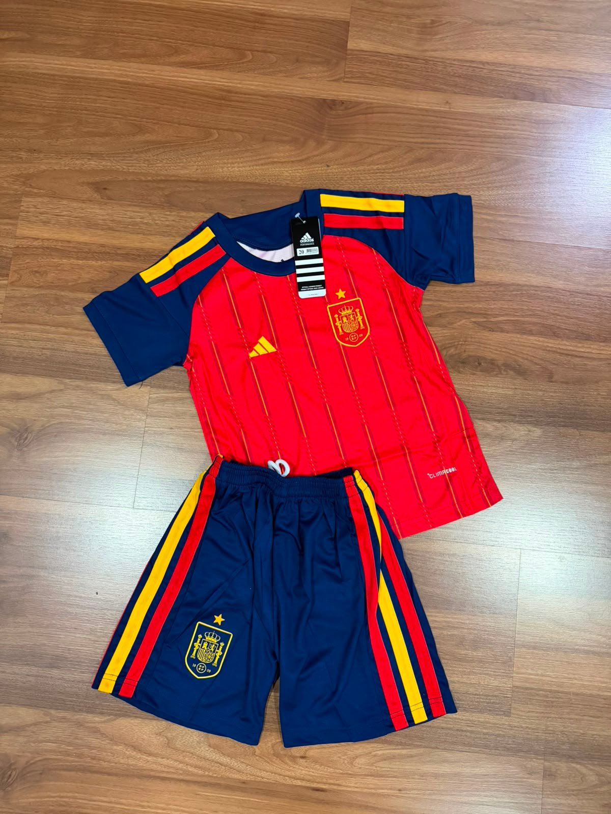 Conjunto Infantil Espanha Home 2026 Adidas Vermelha