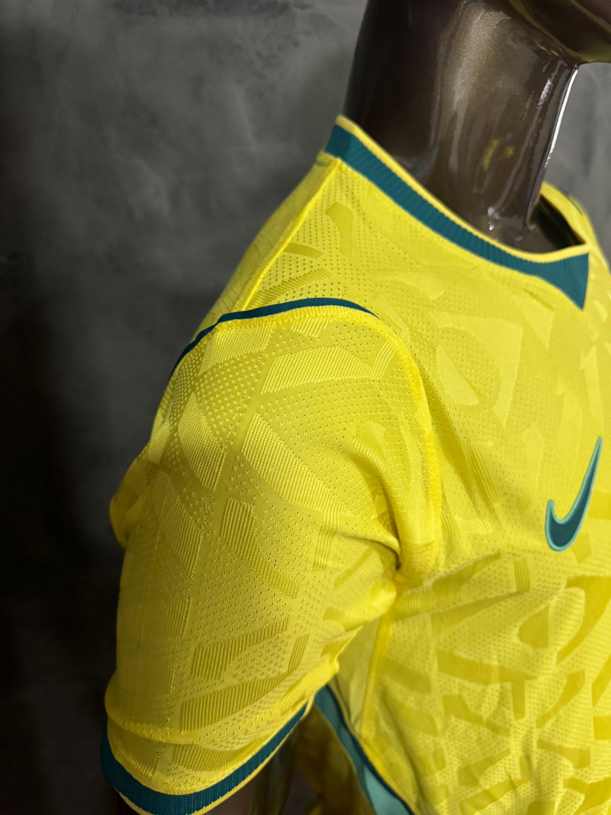 Brasil I 2026/27 Modelo Jogador Nike Amarela