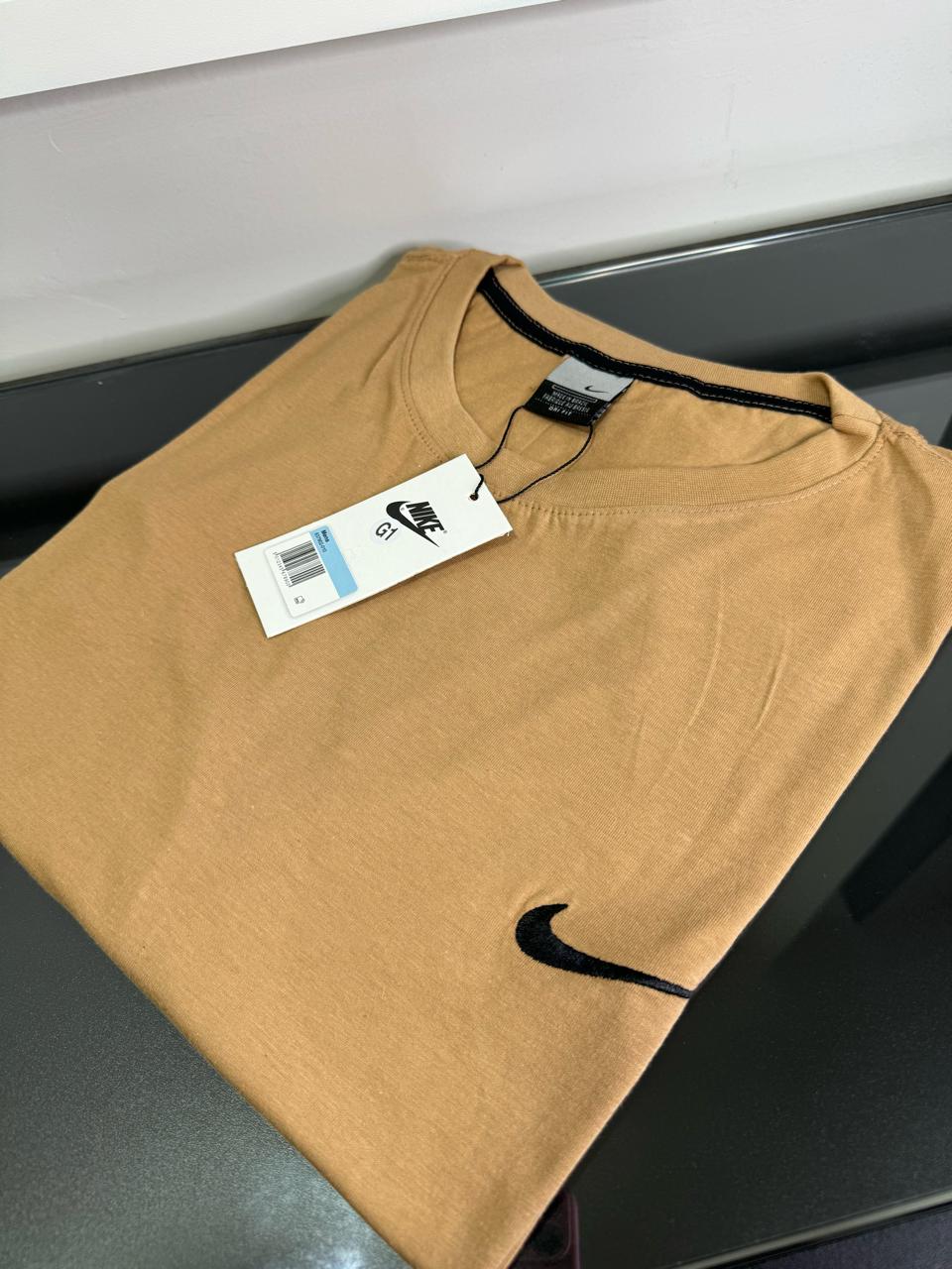 Camiseta plus size Nike Marrom