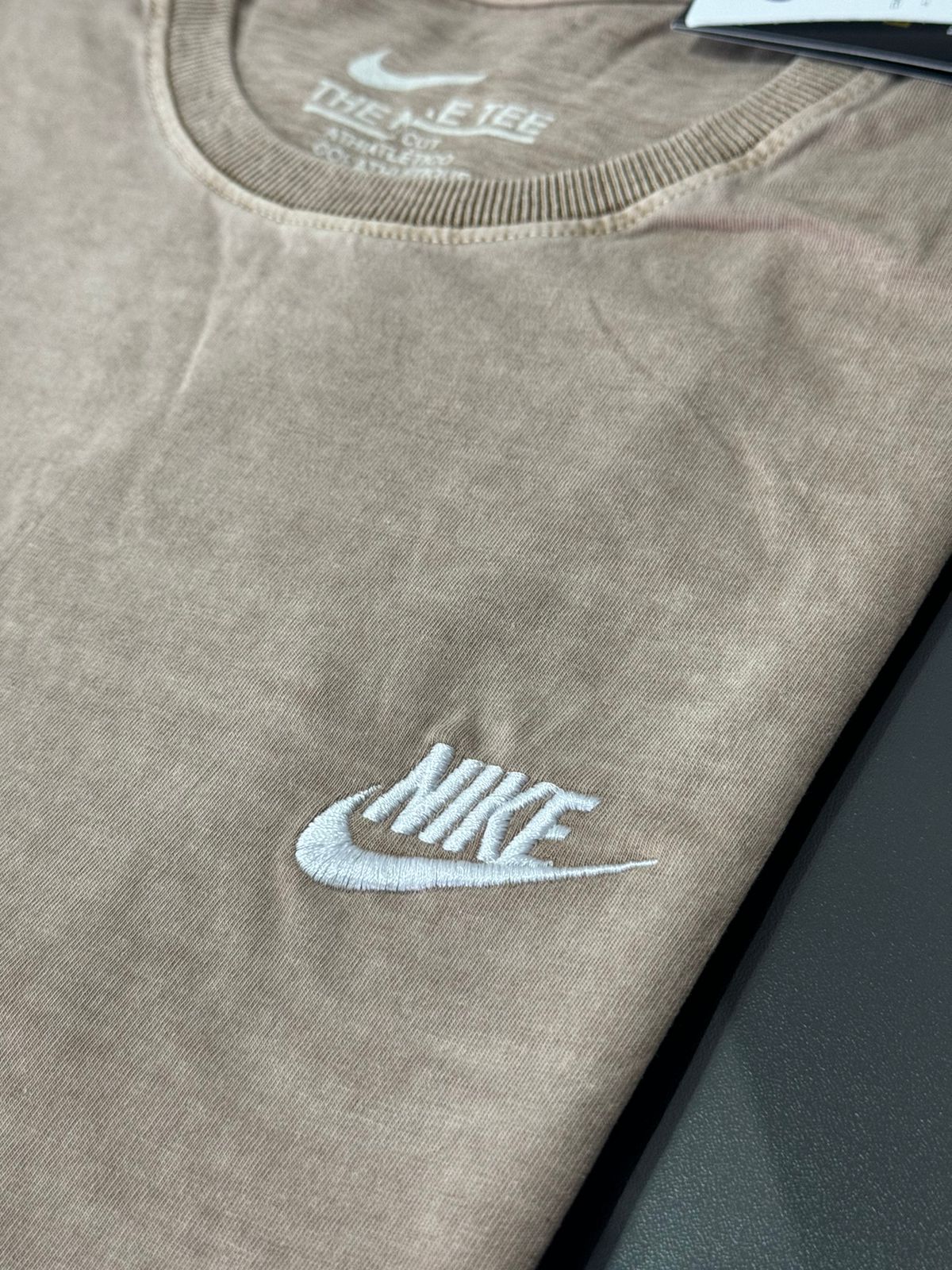Camiseta Estonada Nike Bege