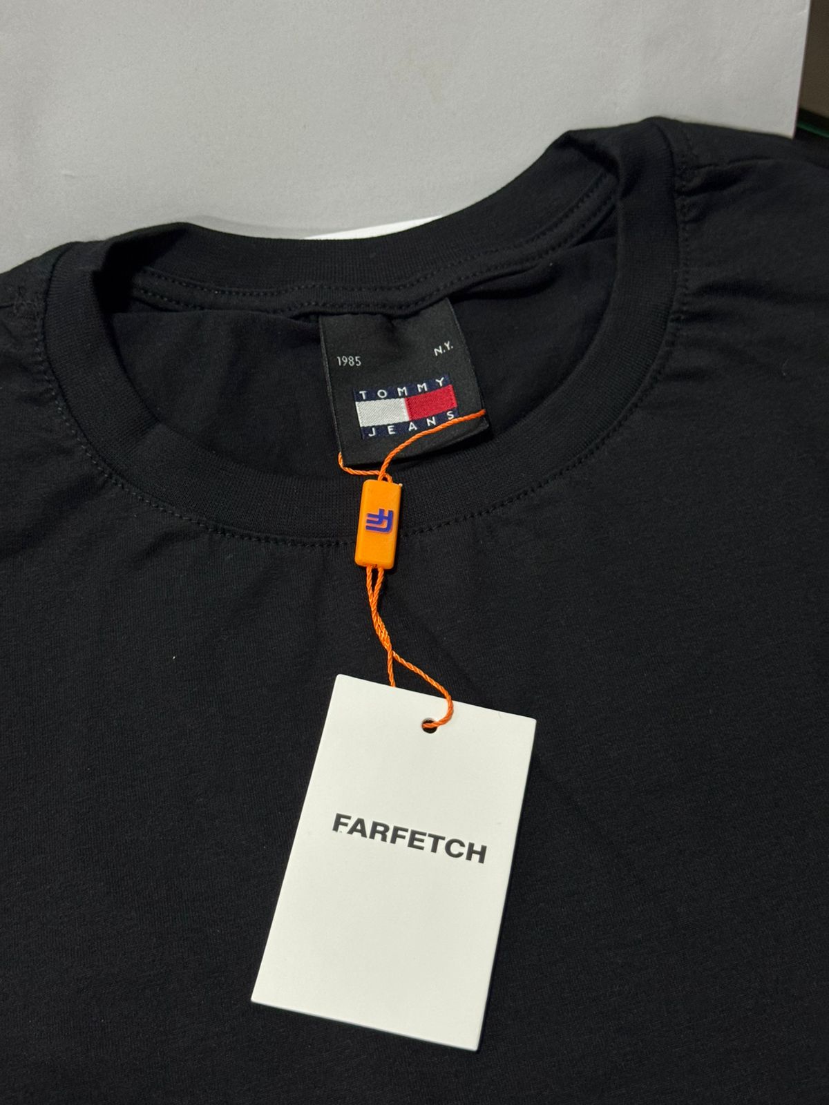 Camiseta Seda Pima Tommy Preto