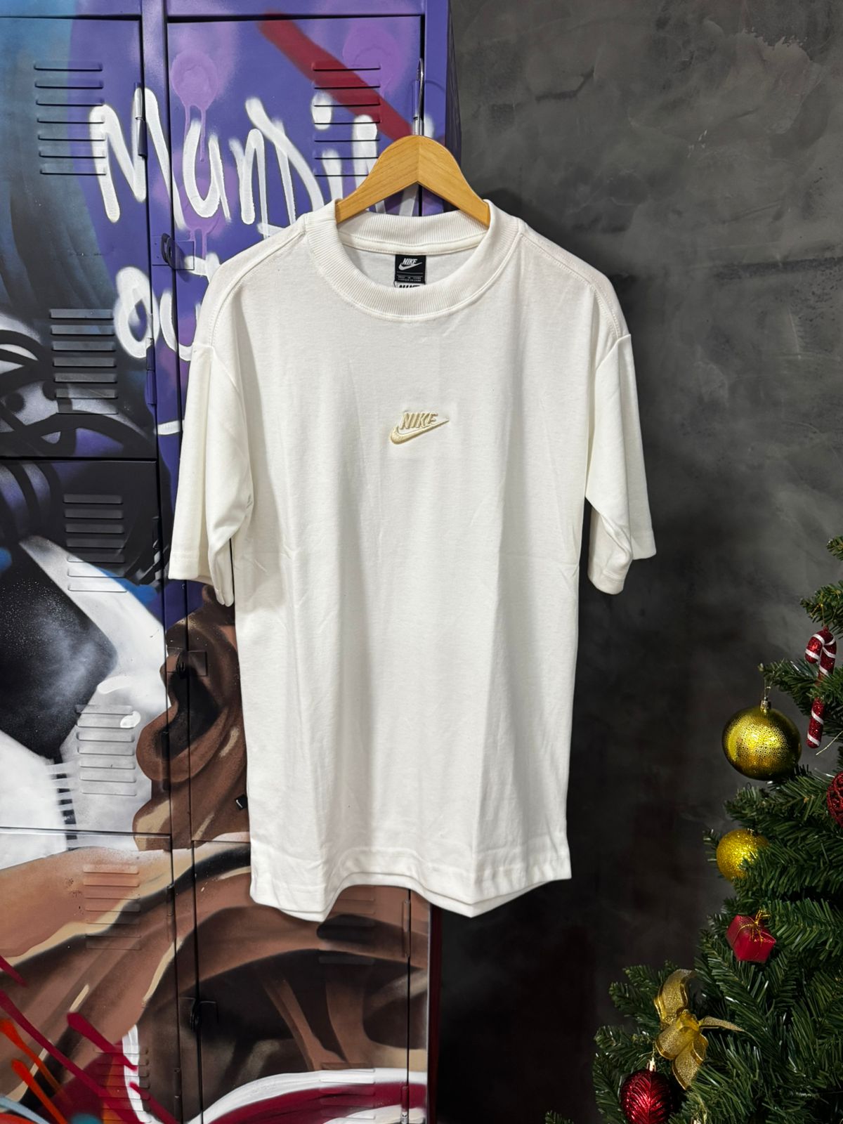 Camiseta Overzise Nike Off white