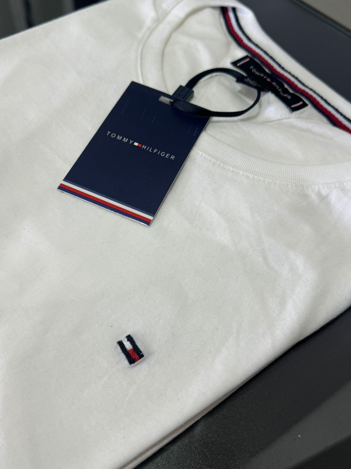 Camiseta Importada Tommy Off white