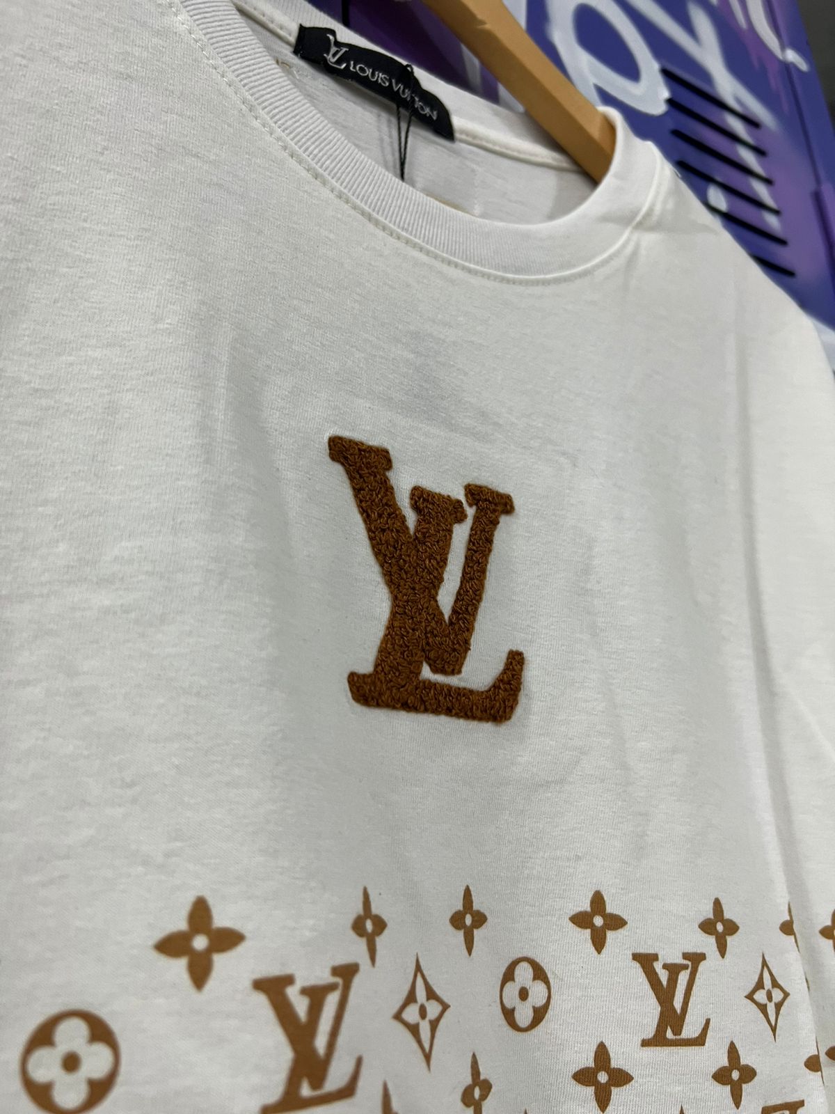 Camiseta Linha Griff Louis Vuitton Bege