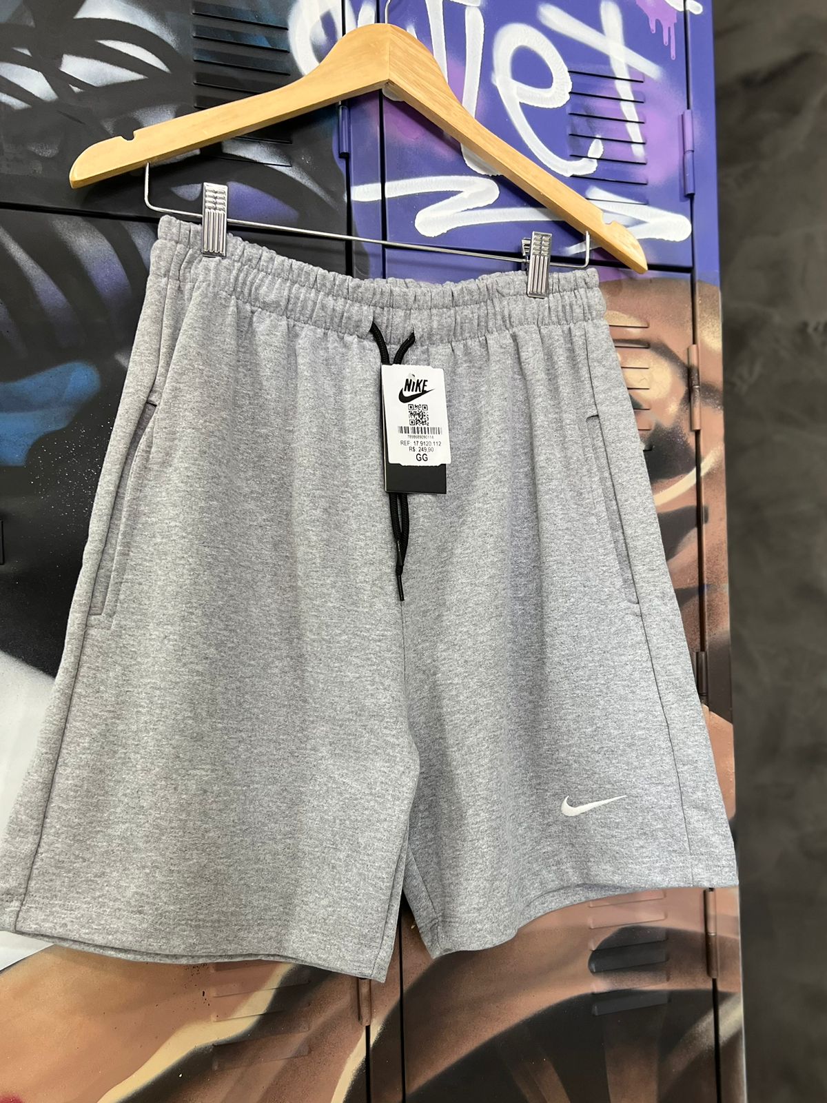 Bermuda Moletom Nike Cinza