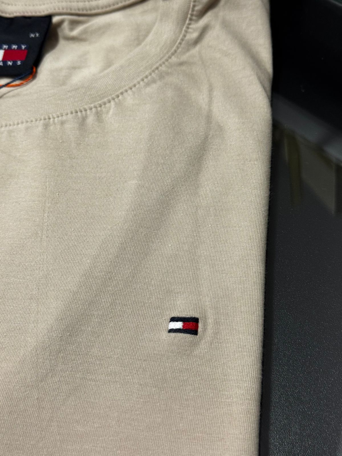 Camiseta Seda Pima Tommy Bege