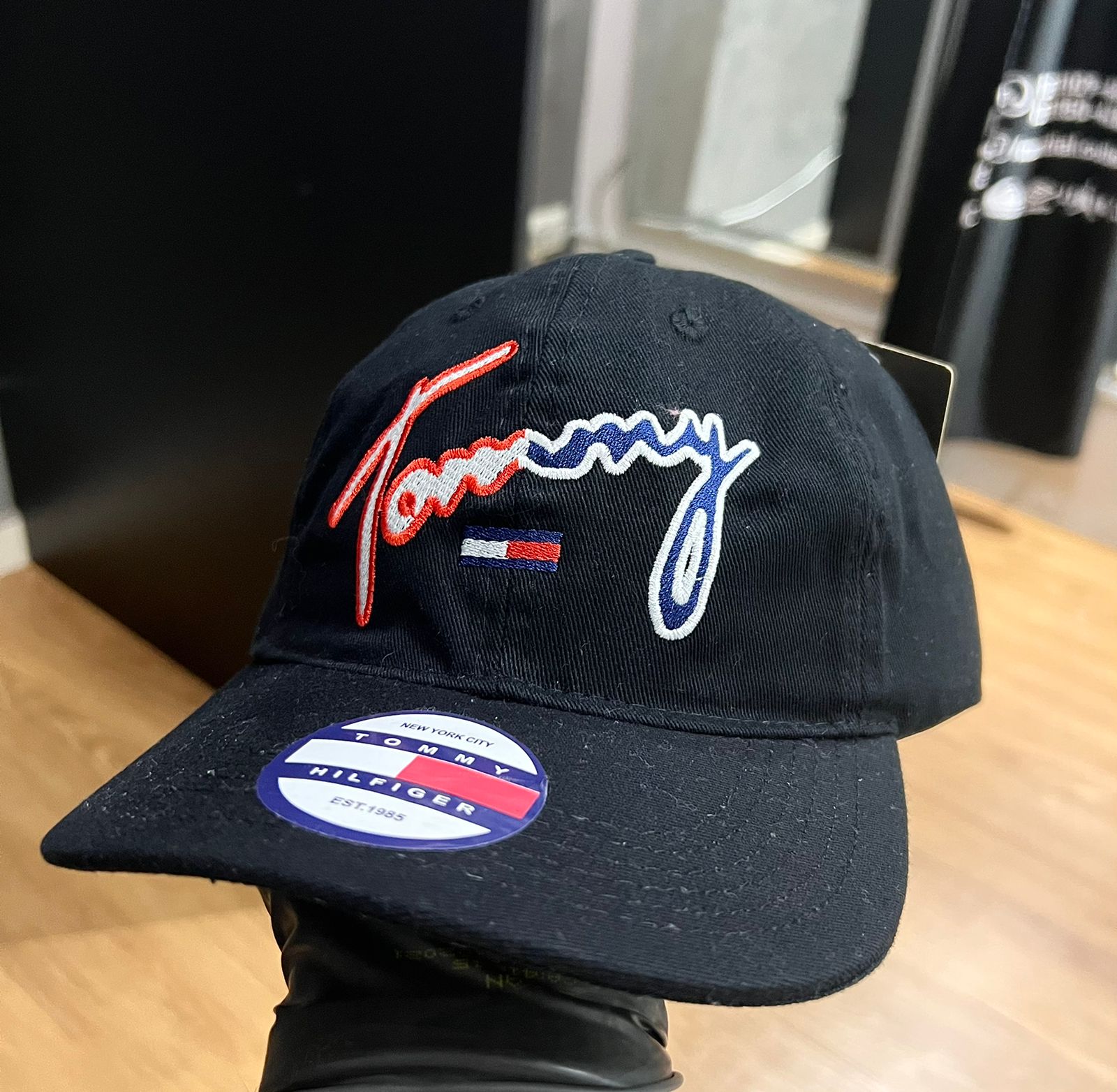 Escrito Tommy Preto